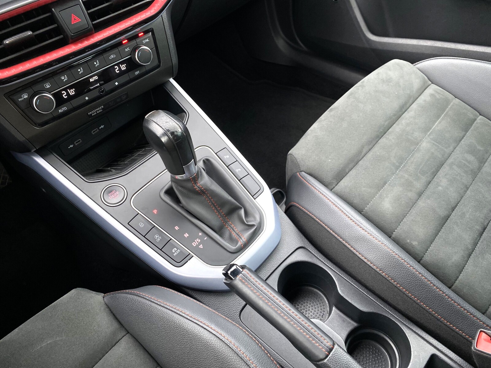 Seat Arona - zdjęcie 12