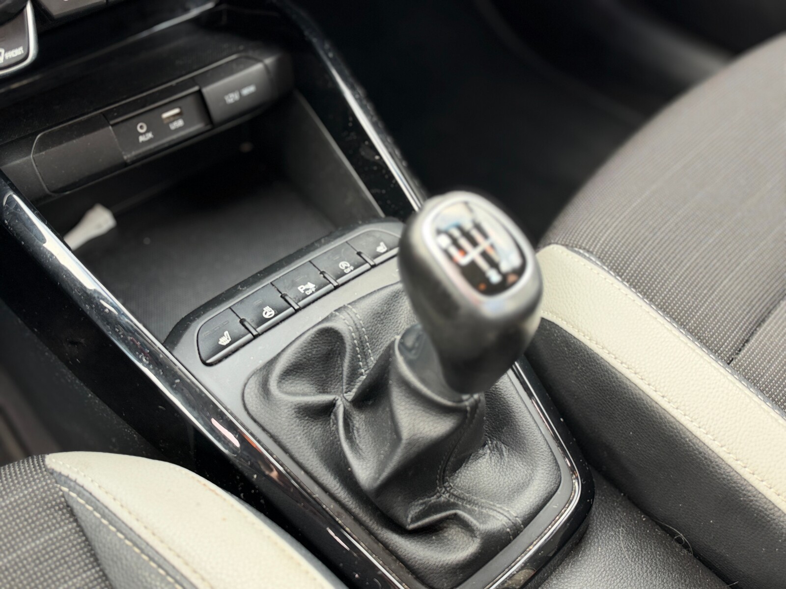 Kia Stonic - zdjęcie 4