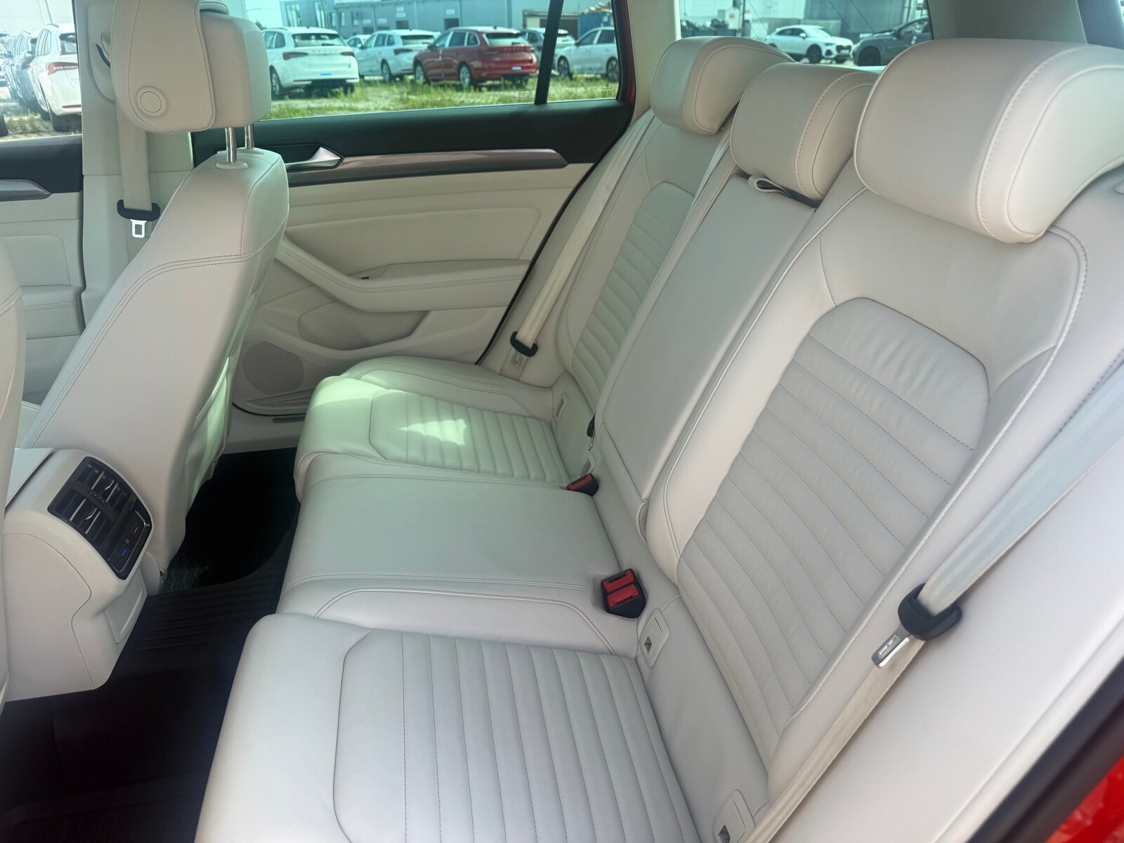 Volkswagen Passat - zdjęcie 14