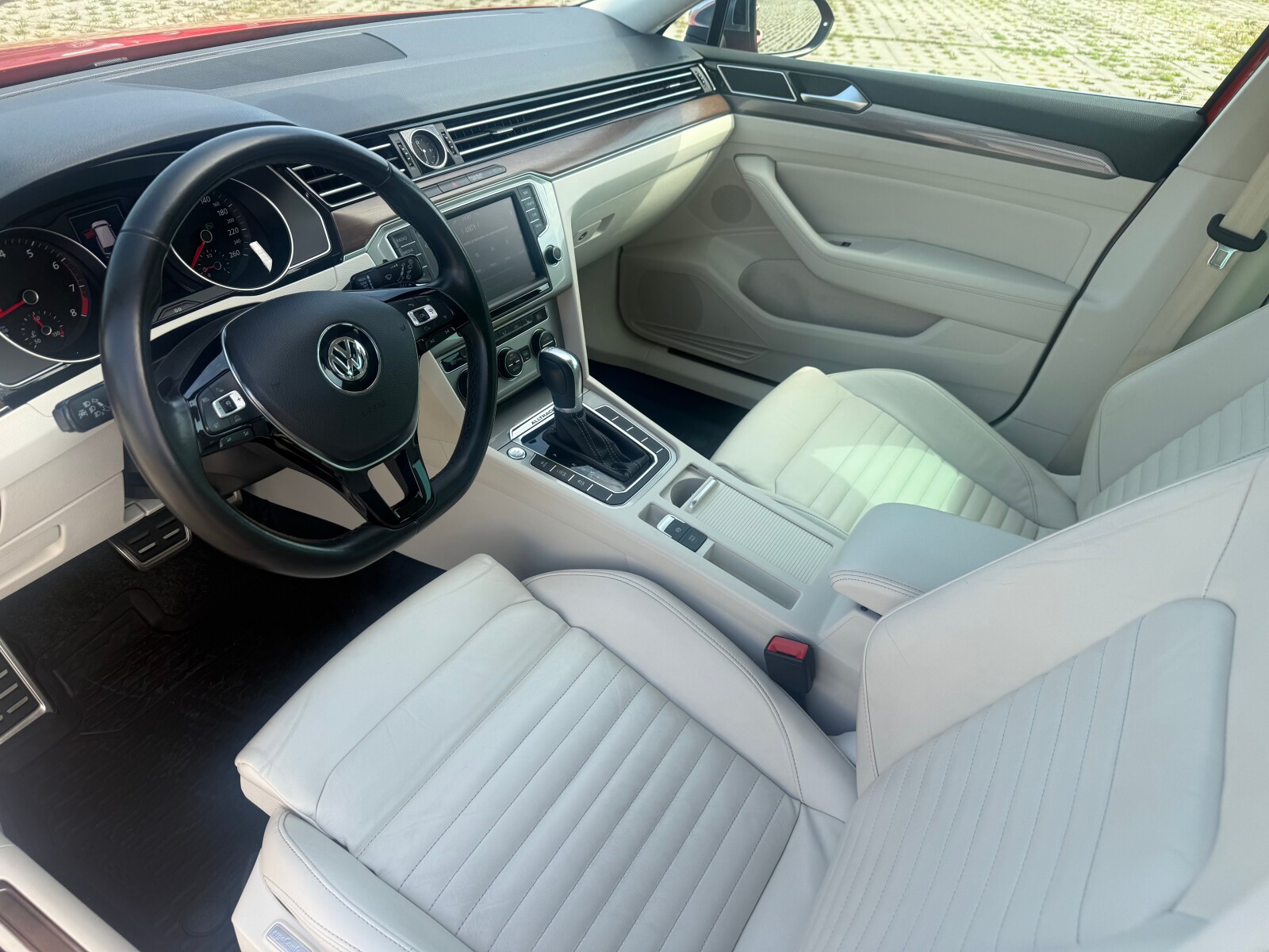 Volkswagen Passat - zdjęcie 11