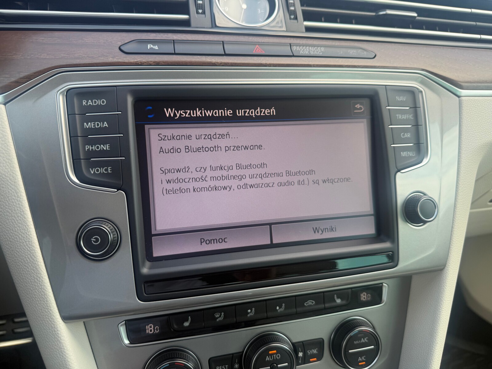 Volkswagen Passat - zdjęcie 26