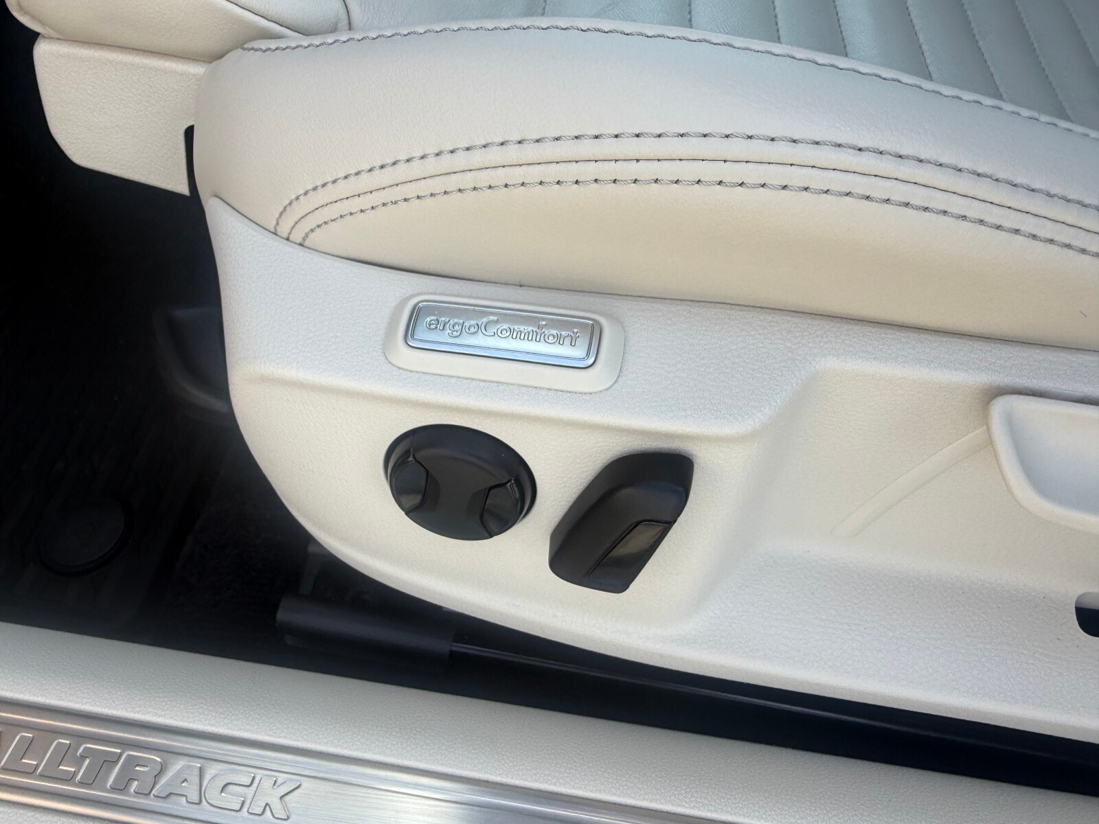 Volkswagen Passat - zdjęcie 13