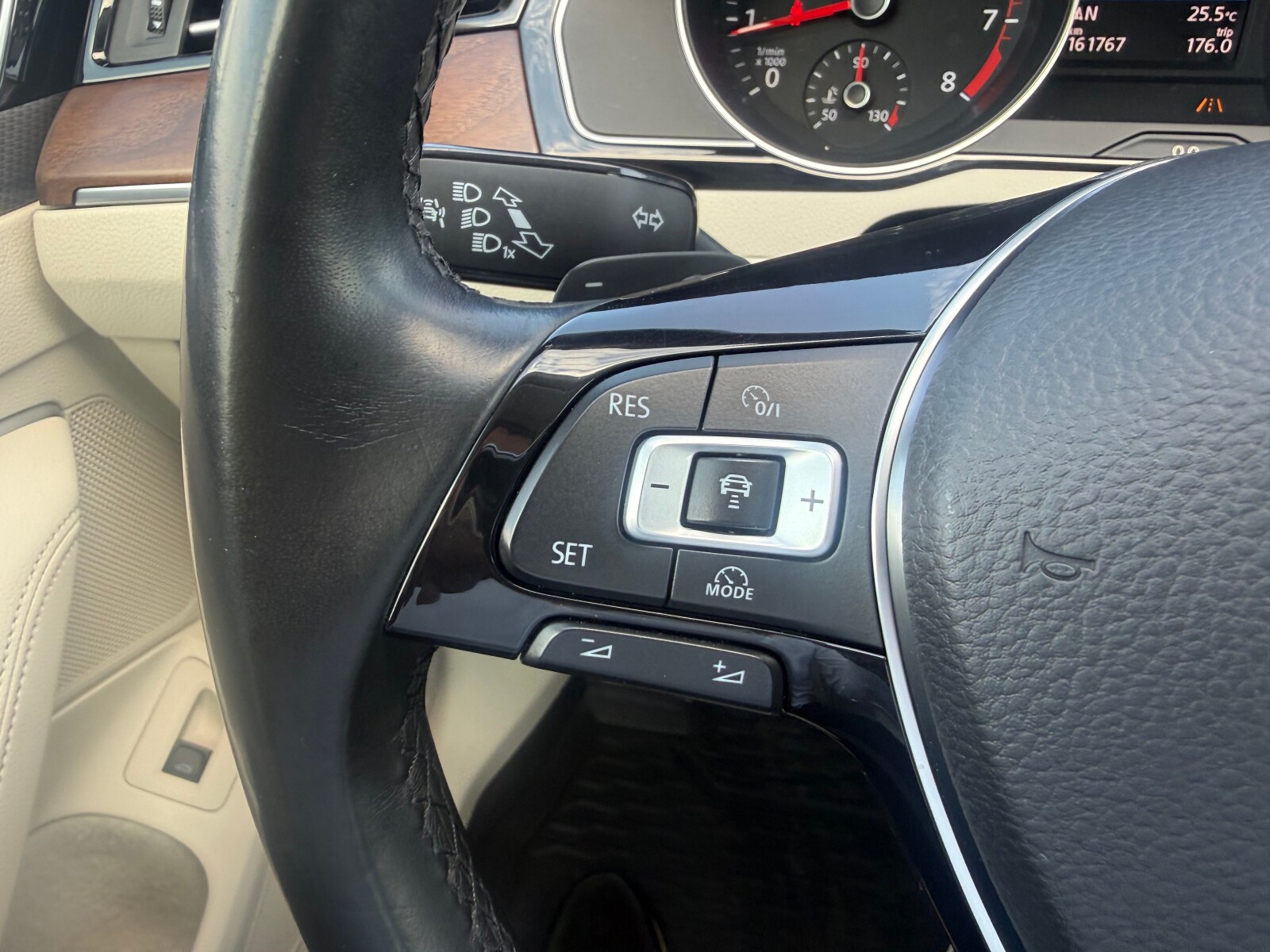 Volkswagen Passat - zdjęcie 19