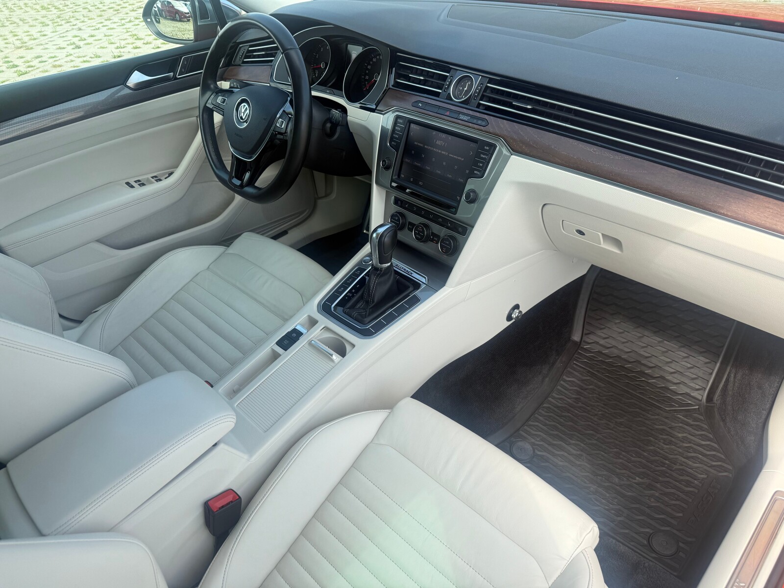 Volkswagen Passat - zdjęcie 17