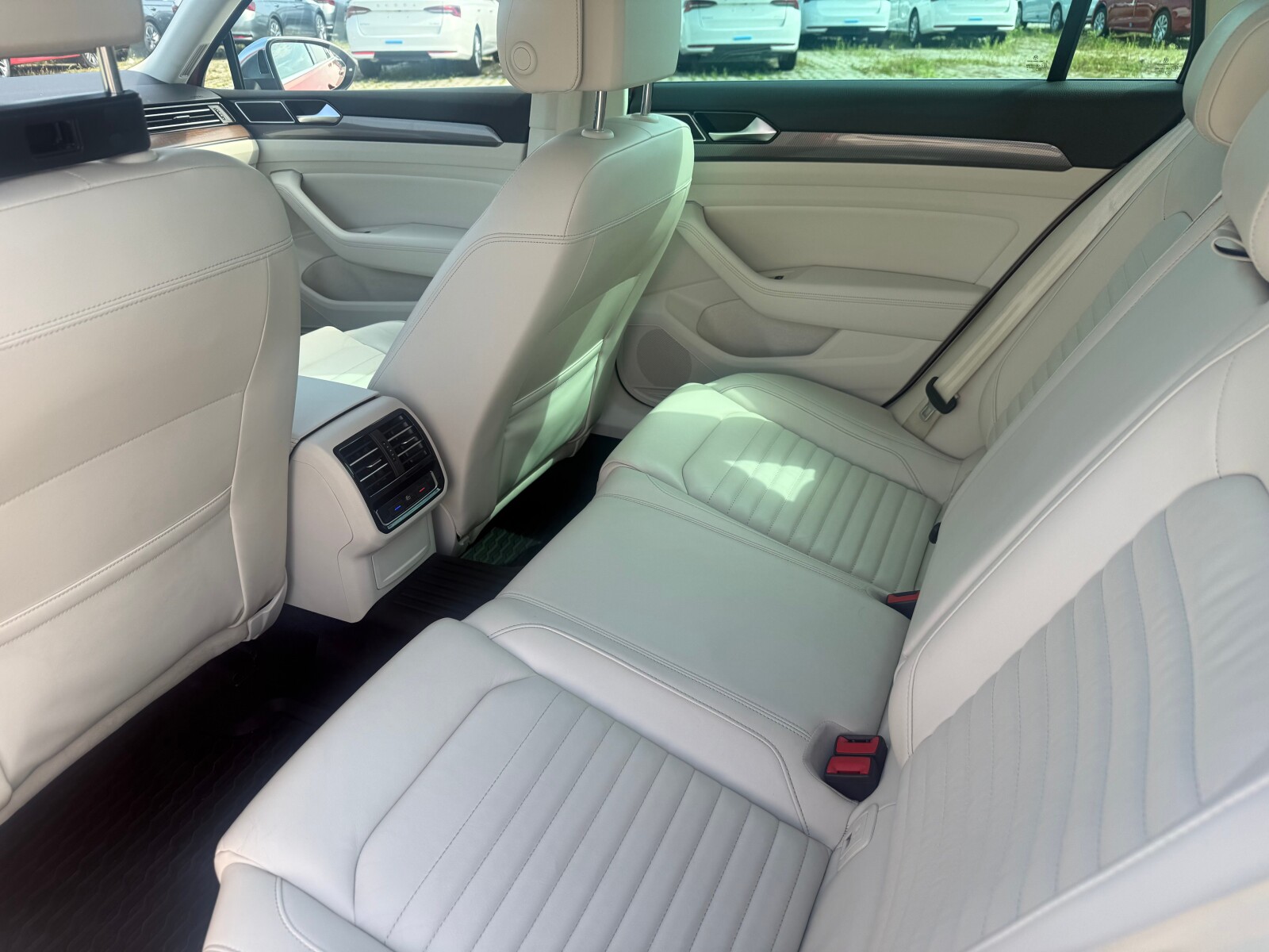 Volkswagen Passat - zdjęcie 15