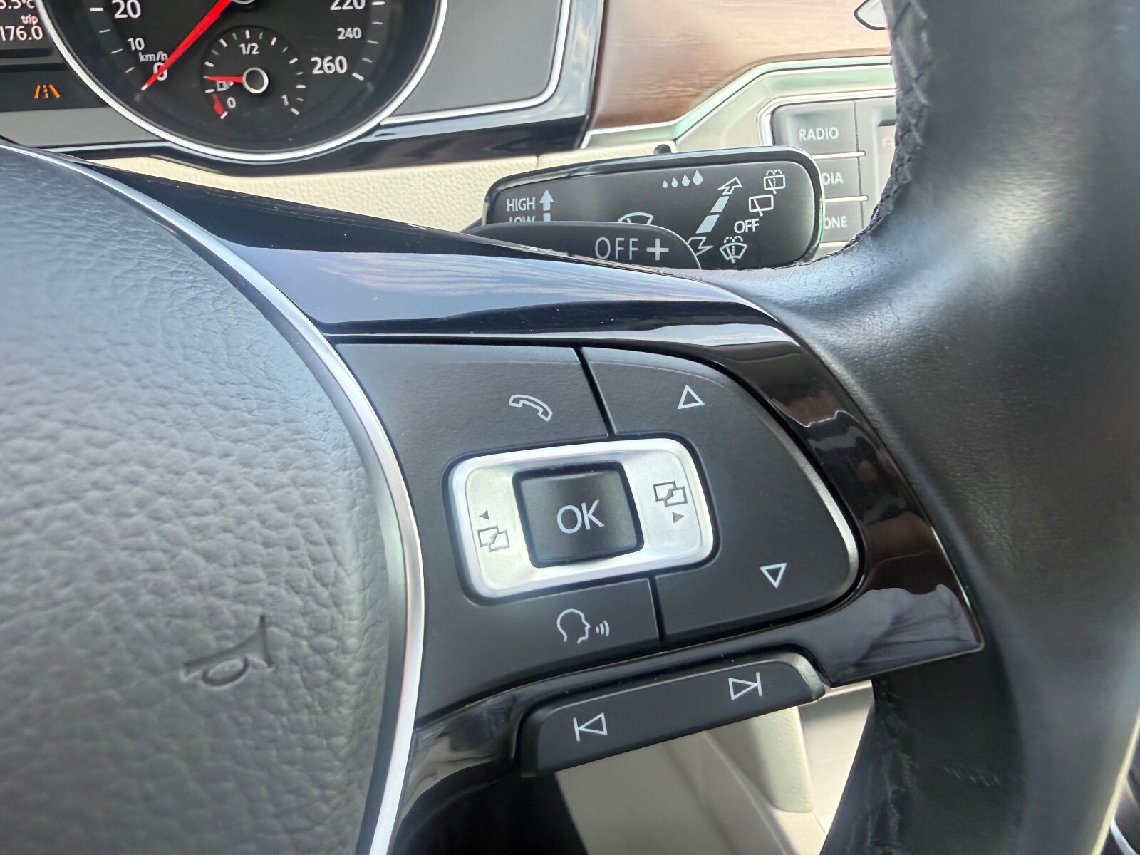 Volkswagen Passat - zdjęcie 20