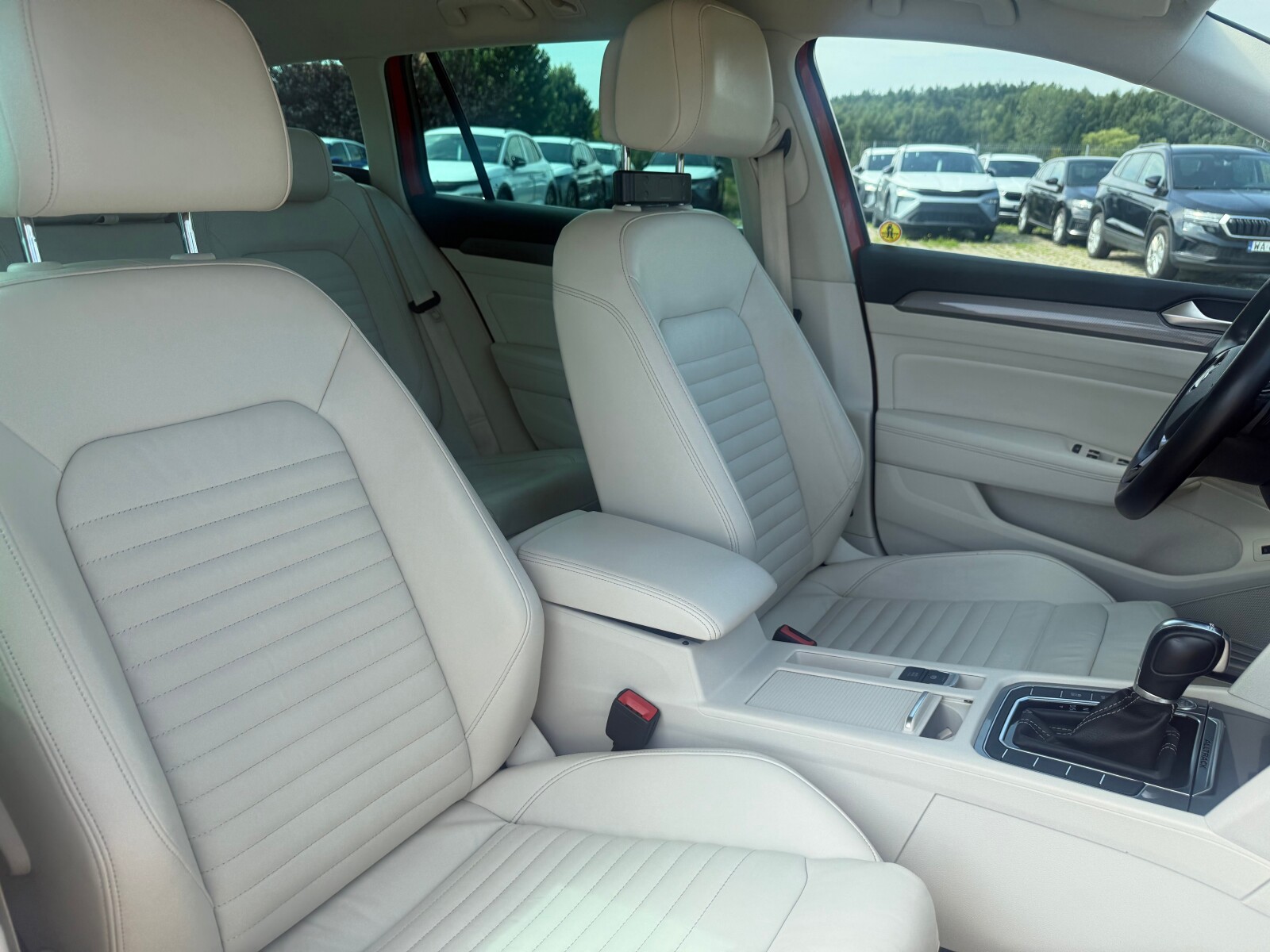 Volkswagen Passat - zdjęcie 18