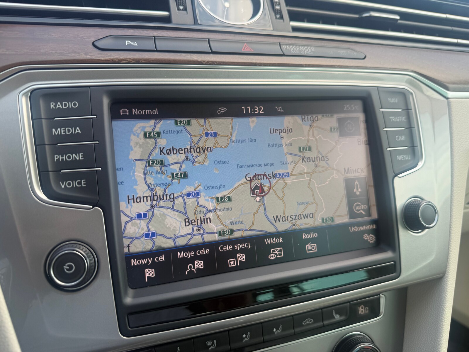 Volkswagen Passat - zdjęcie 25