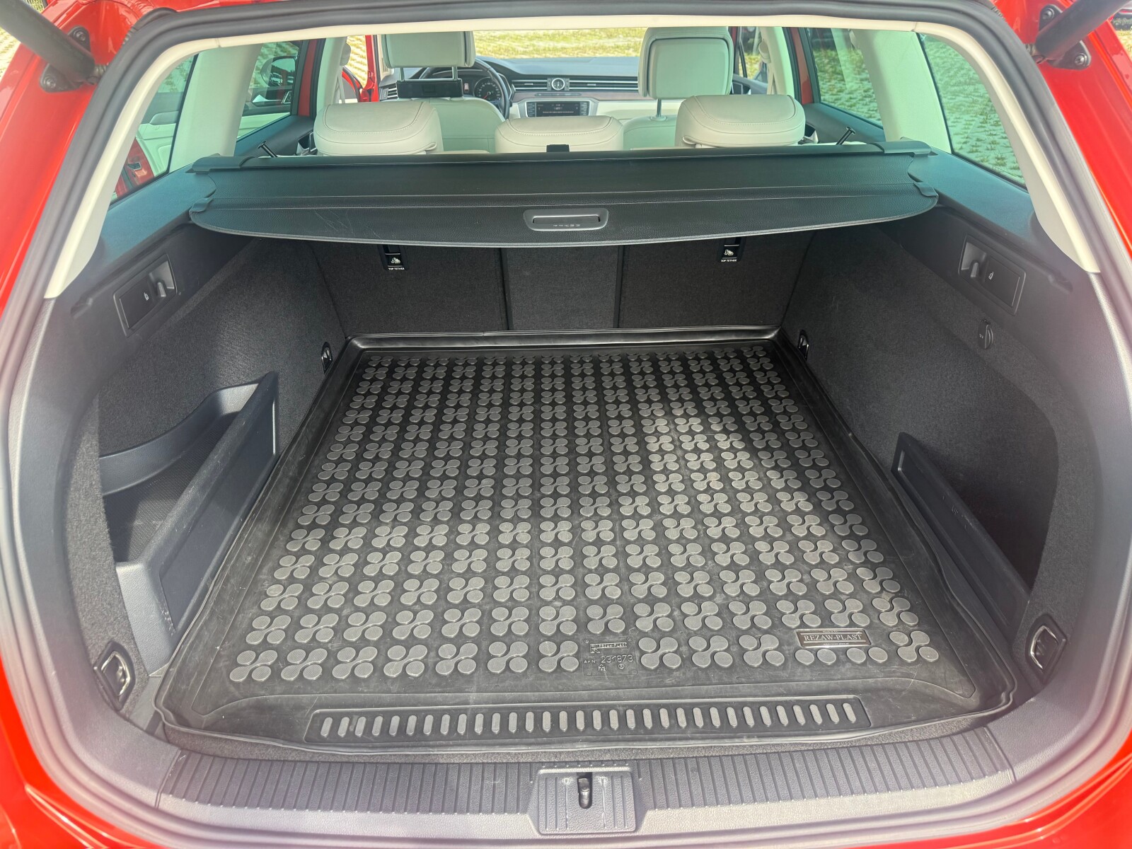 Volkswagen Passat - zdjęcie 31