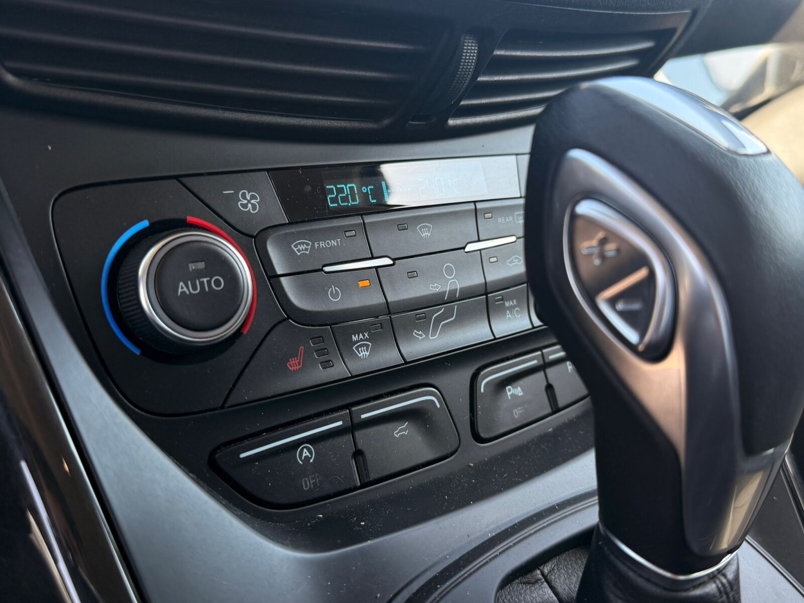 Ford Kuga - zdjęcie 17