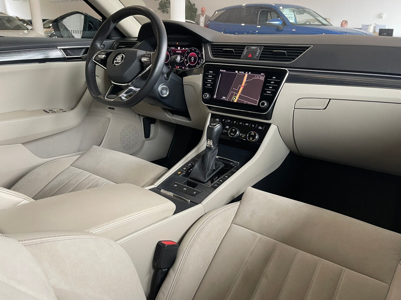Škoda Superb - zdjęcie 15