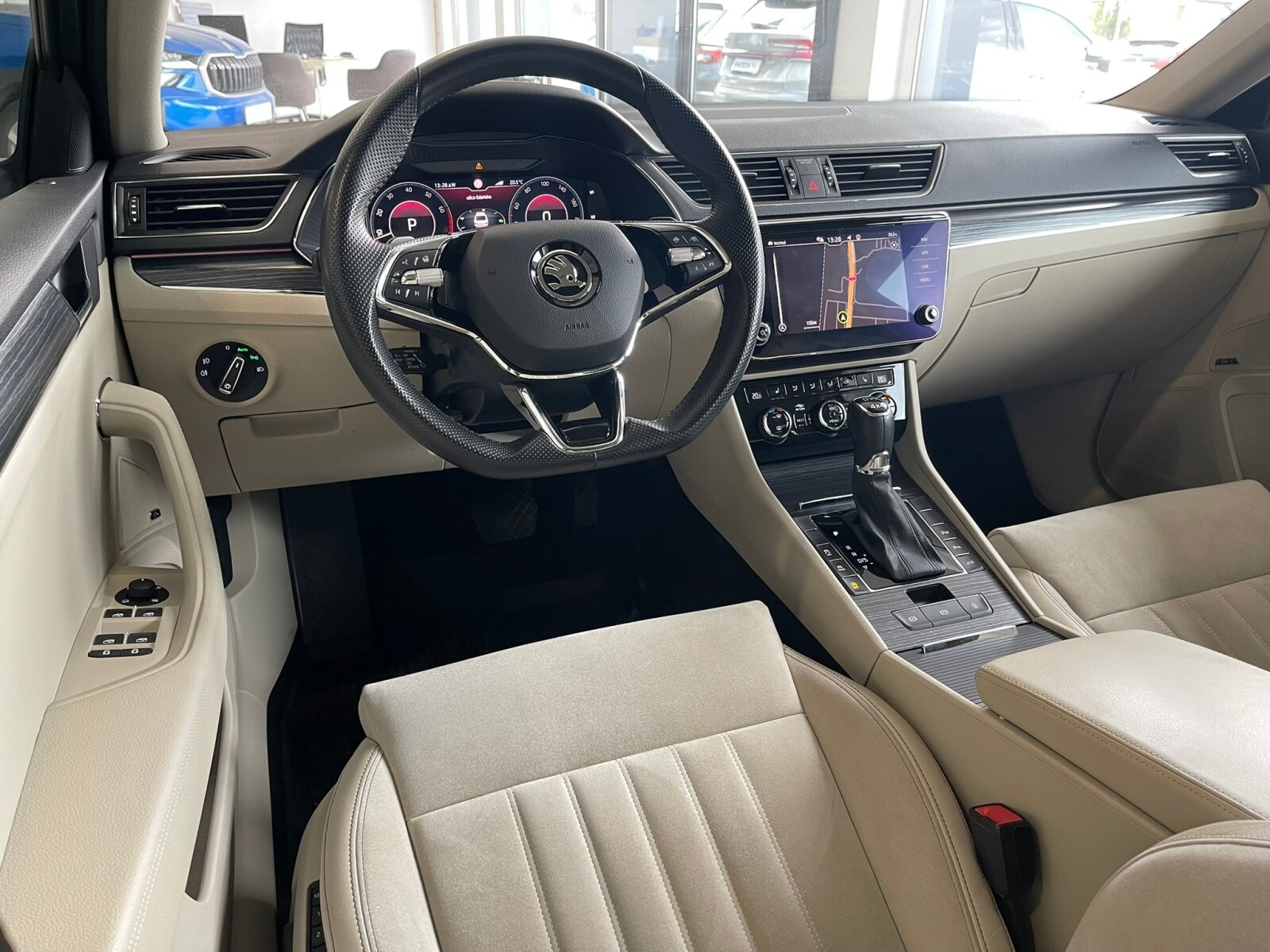 Škoda Superb - zdjęcie 12