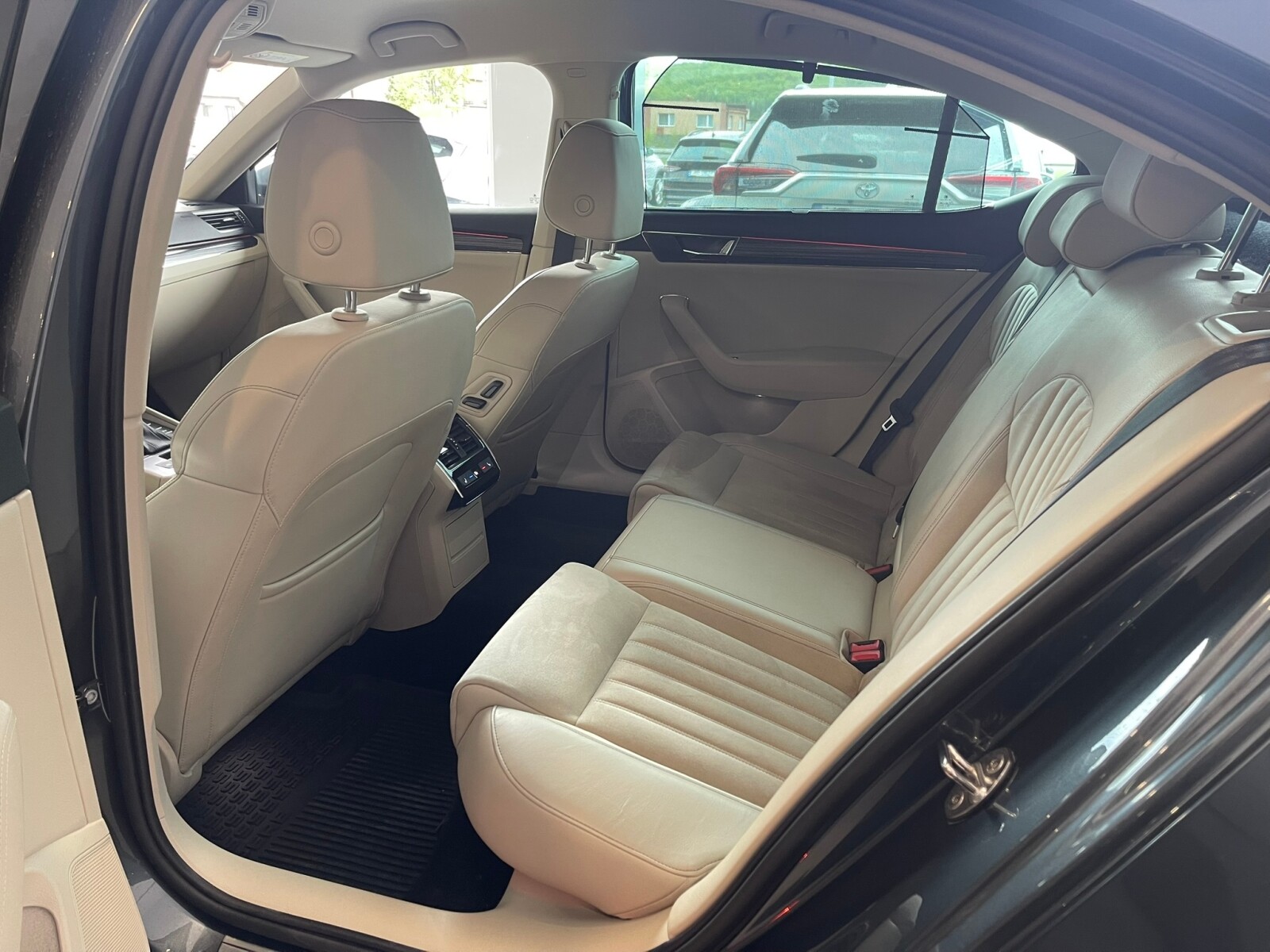 Škoda Superb - zdjęcie 11