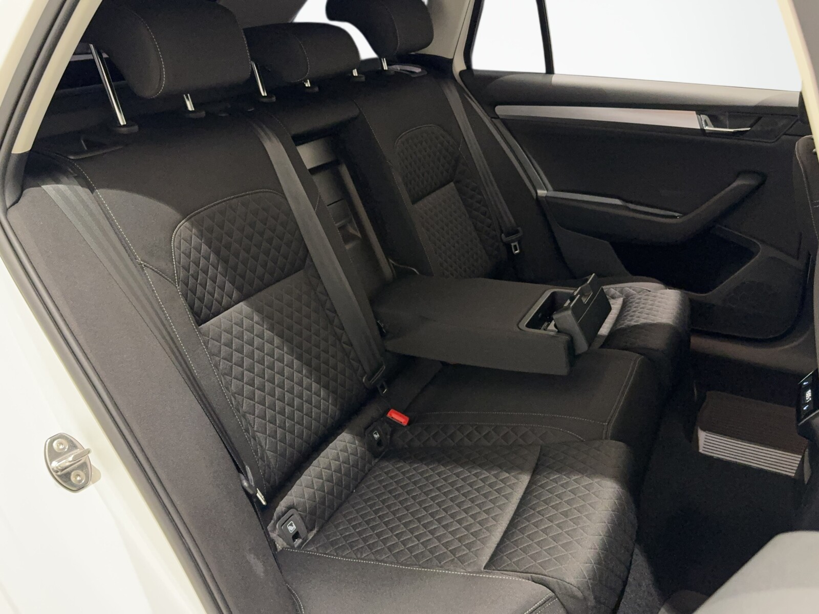 Škoda Superb - zdjęcie 16