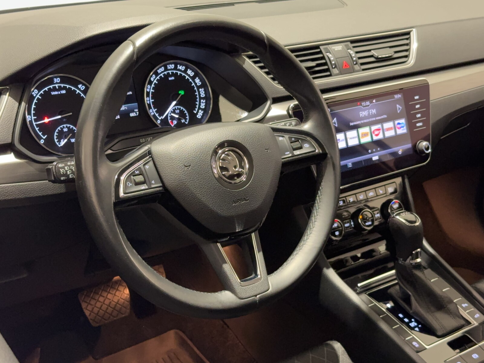 Škoda Superb - zdjęcie 23