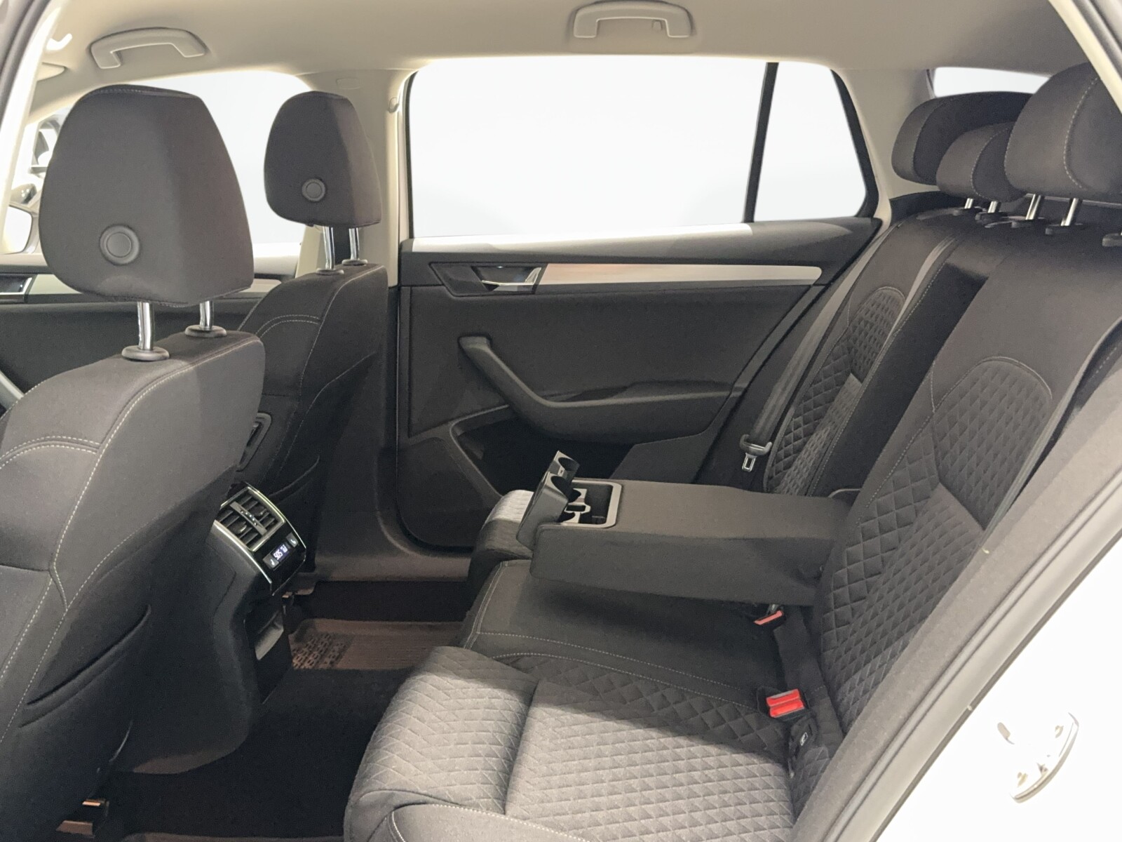 Škoda Superb - zdjęcie 12