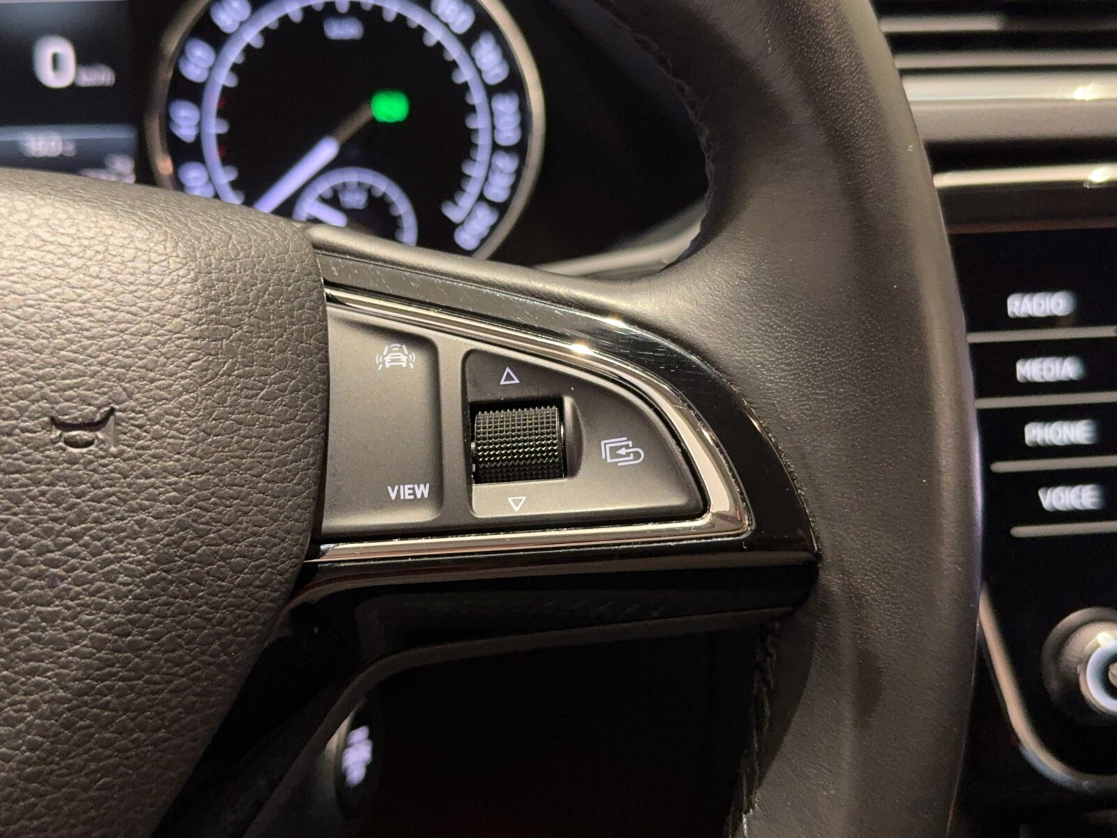 Škoda Superb - zdjęcie 27