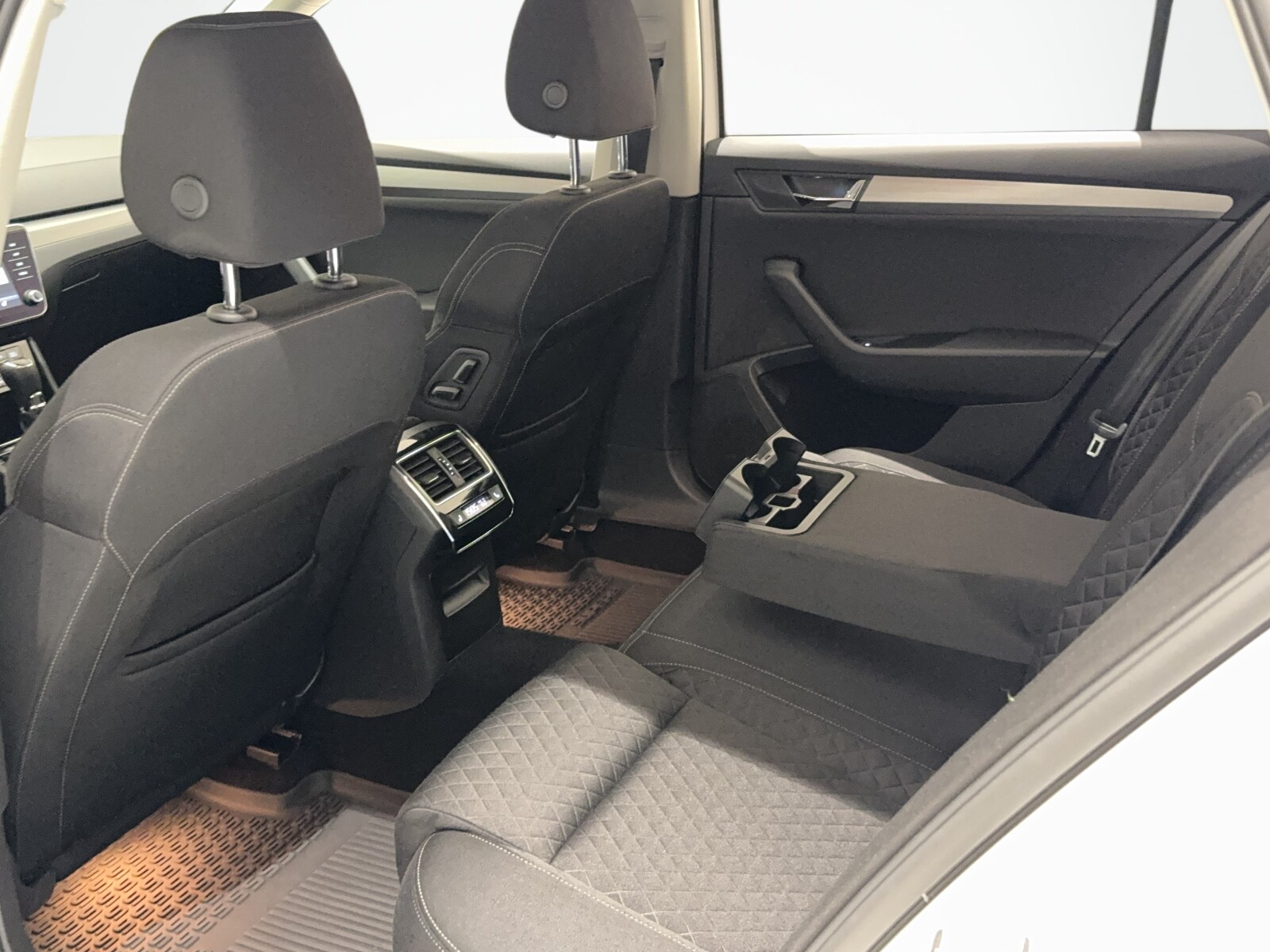 Škoda Superb - zdjęcie 13