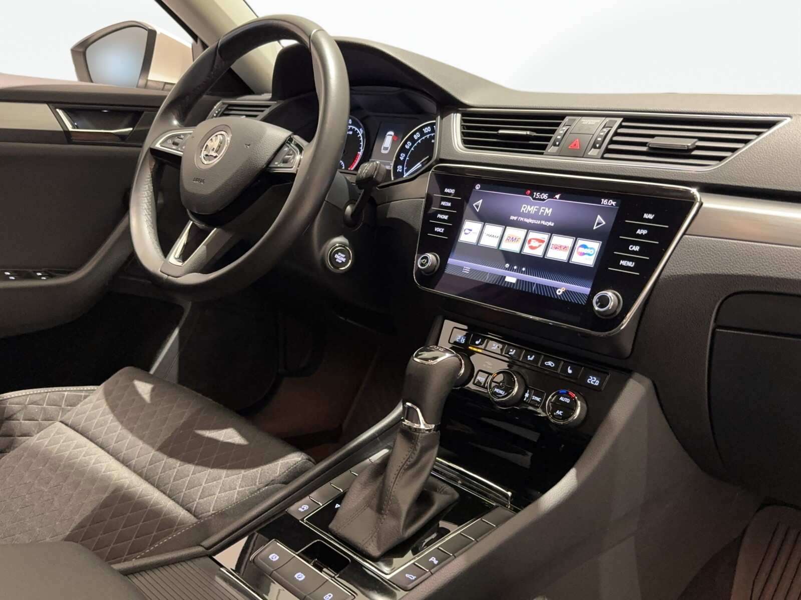 Škoda Superb - zdjęcie 21