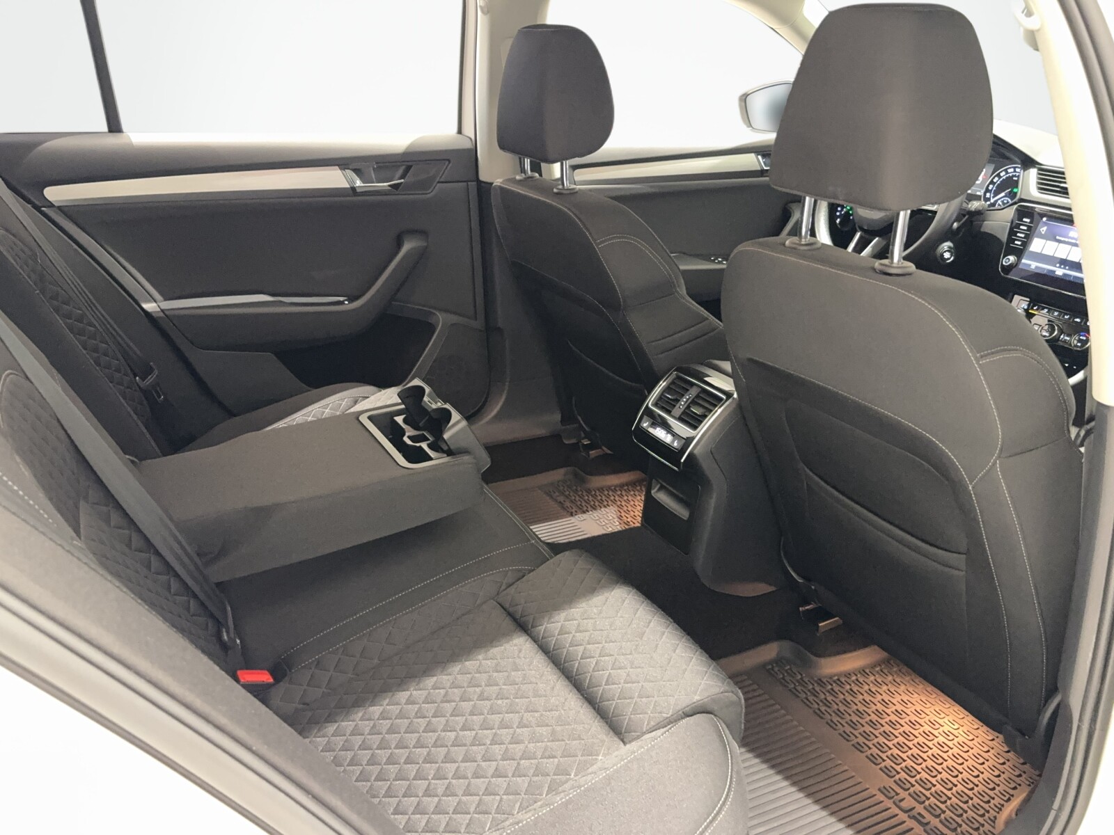 Škoda Superb - zdjęcie 17